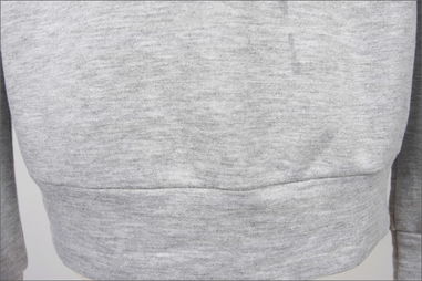 活力与优雅的融合 浅灰弹性织带运动长裙外套穿搭指南